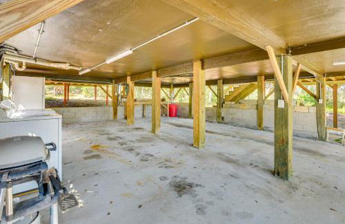 Walk to Lake George Quiet Nature Escape with Deck - Foto 26