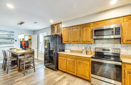 Beach and Dock! Lakefront Ozarks A-Frame Retreat - Foto 11