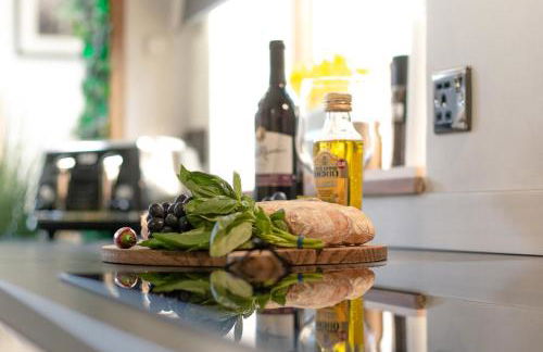 Bumblebee checkout 2pm Frome Longleat Aqua Sana Bath 5 people PRIVACY - Foto 23