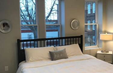 HOME AWAY HOME - Chic 2 BR Capitol Hill DC - Photo 3