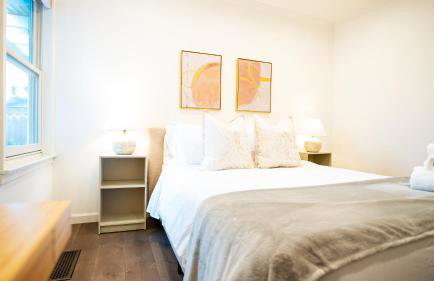 Grand Lux 4BR Prime Location & Serene Yard - Foto 37