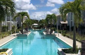 Casa com piscina, churrasqueira e estacionamento - Foto 1