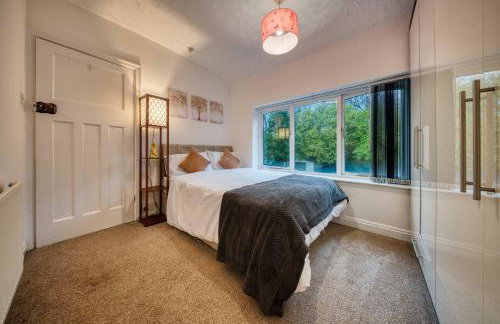 Modern 3BR Manchester Home Sleeps 7 Parking - Foto 18