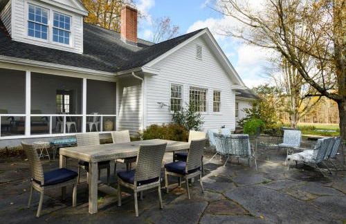 Elegant 7BR Estate with Pool & Hot Tub in Berkshires - Foto 72