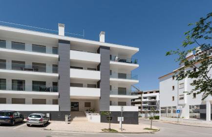 Modern 2BR w Rooftop Pool & Parking by LovelyStay - Foto 20