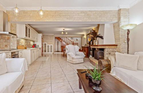 San Elias House - Photo 16