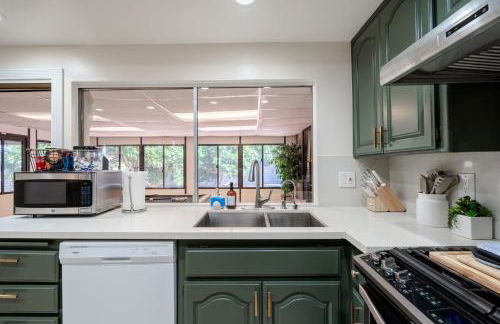 Elegant Retreat w/ Game room in Heart of OC - Foto 13