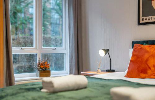 Bishops Stortford 2 Bed Flat - Free Parking - STN - Foto 15