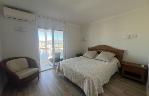 Apartamento Frente al Canal con Terraza y Vistas al Mar - Foto 1