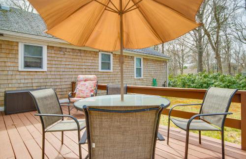 Golf and Unwind Family Home 2 Mi to Covells Beach! - Foto 24