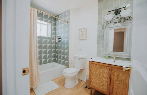 Bohemian ChiC SpaCation-Private HotTub-Close to Downtown-No Pet Fee! - Foto 14