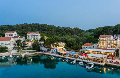 Corallium Imperiale - Photo 18