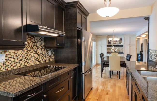 LUXURIOUS 5,500 sqft Home: 5 Br/5 Ba | PRIVATE Pool & Hot Tub | STEPS to Beach - Foto 14