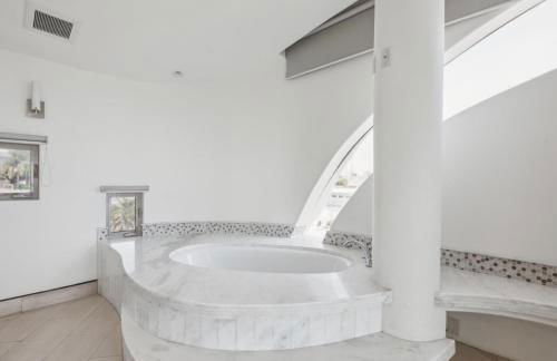 The Wave House! Custom Gem with Panoramic Views, Fire Pit, BBQ, Pool Table - Foto 19