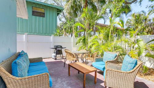 Walk to Beaches and Gulf Indian Rocks Beach Duplex! - Foto 2