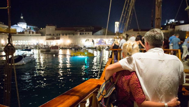 Romántico crucero nocturno