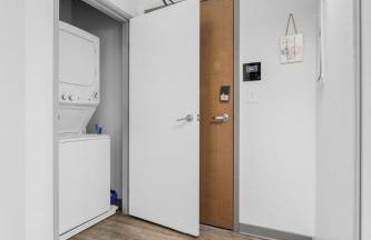 Trendy DT Loft l 2 TV's l Parking l Café - Foto 17