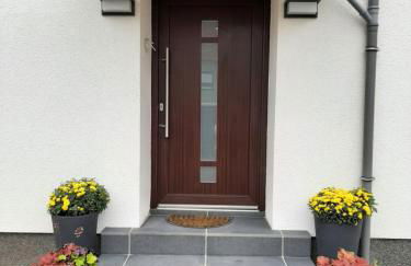 Gelbe Koffer - Design-Apartment in Schiffweiler - 2 Parkplätze - Self-Check-in - ruhig & naturnah - Foto 7