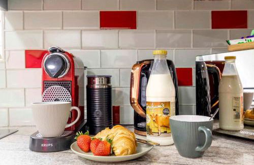 Ealing Manor - 6 beds 3 sofa beds sleeps 9 ppl - Foto 15