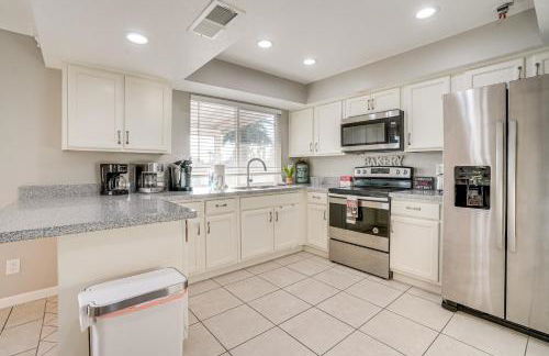 8 Mi to State Farm Stadium Glendale Home with Grill - Foto 7