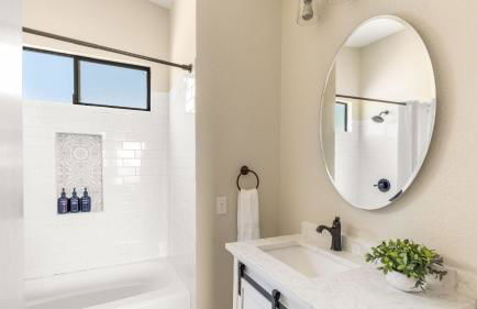 Scenic Deck w Sunset Views Near Temecula Wineries Estrada Ranch by AvantStay - Foto 23