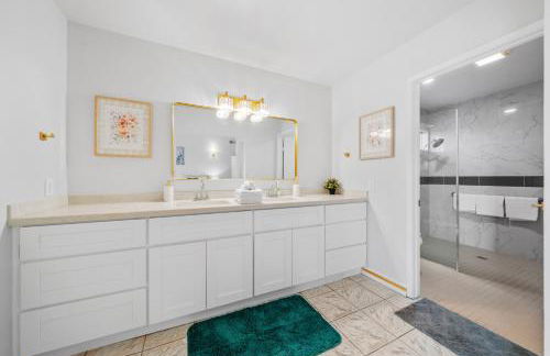 Entire Private Home with 4 Bedrooms 2 Bathrooms, Pool, View, 4 Parking, King Bed, Big Yard, Available Now - Foto 11