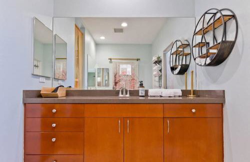 Navigate Stays Family Artful Retreat w Pool & Cabana - Foto 39