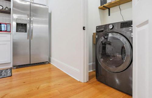 Mid-City Modern Parking Festival Season Stay - Foto 8