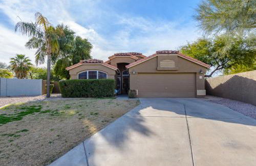 Luxe Desert-Chic 3BR with Heated Pool, Spa, and Grill - Foto 41