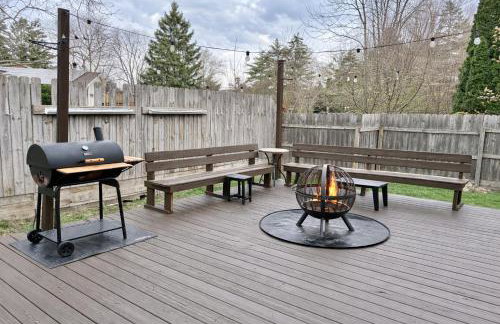 Family & Work-Friendly 3BD w Fire Pit - U of I 1M - Photo 3
