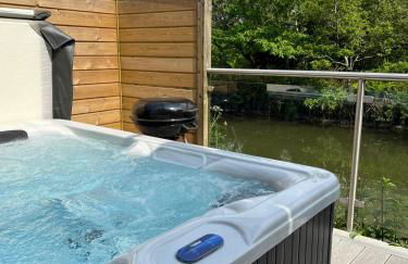 Waveside-Waterside with hot tubResort PoolGym - Foto 5