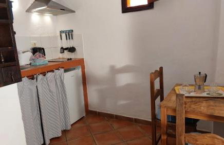 Ferienwohnung mit kleiner Innenhof-Terrasse im mediterranen Stil - Foto 4