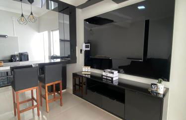 Casa Moderna com 2 Quartos, Área Gourmet e Ar-Condicionado - Photo 1