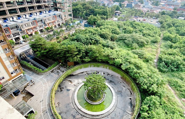 Homey and Minimalist Studio LRT City Jatibening Apartment - Photo 22