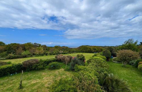 Rare pearl with garden facing the sea - Photo 22