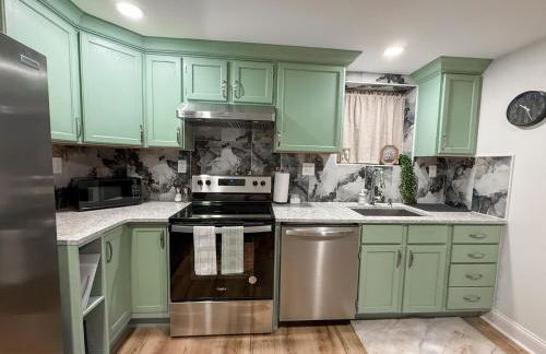 South Philly Retreat with Movie Nights and Backyard BBQ - Foto 23