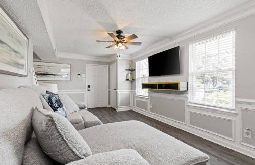 Fly In Style! Charming Townhome 6 Mins from RIC! - Foto 20