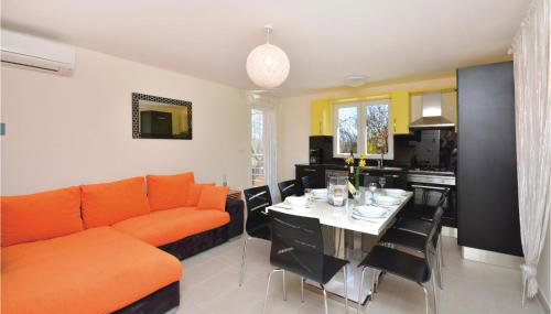 Four-Bedroom Holiday Home In Lecevica - Foto 2