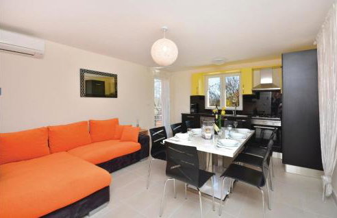 Four-Bedroom Holiday Home In Lecevica - Foto 2