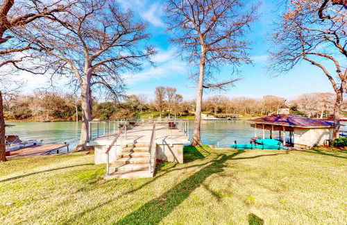 Lakefront home with hot tub, dock, kayaks, central AC, & great lake views - Foto 34