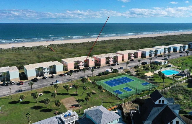 Oceanfront Condo w/ Private Balcony Pool + Tennis Bubbly Blew by Avantstay - Foto 45