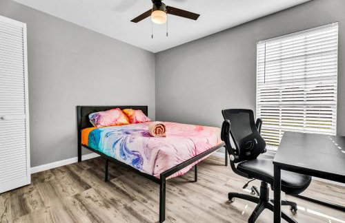 Welcoming 2BR Apartment Near Campus and Shops - Foto 14