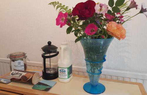 Beechcroft 2 bed part house - Photo 12