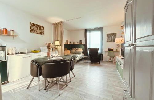 Le Petit Margny - place de parking sécurisée - Your Sweet Loc - Foto 1