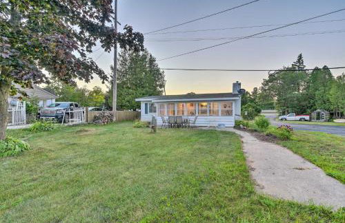 East Tawas Cabin with Lake Huron Access and Views - Foto 1