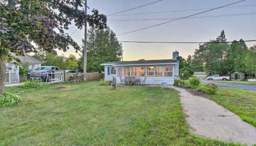 East Tawas Cabin with Lake Huron Access and Views - Foto 1