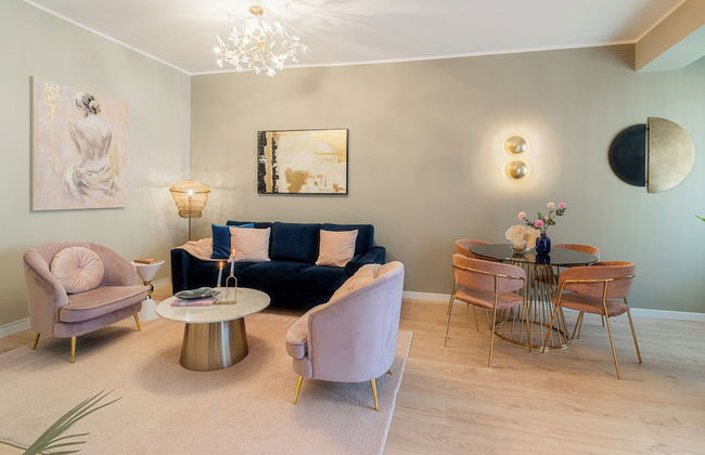 Designer 2-Bedroom Flat with Balcony & Full Amenities Steps from Piata Universitatii - Foto 24