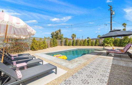 Whimsical Oasis Retreat by Rather Be Properties - Foto 33