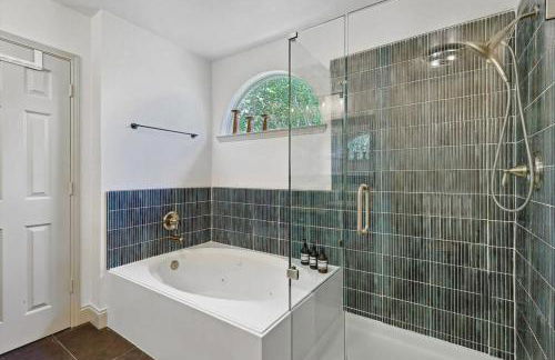 Colonial Style Retreat ft Pool Cinema jacuzzi - Foto 19