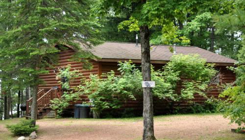 Idyllic Woodland Getaway by Squaw Lake in Lac Du Flambeau, Wisconsin - Foto 1